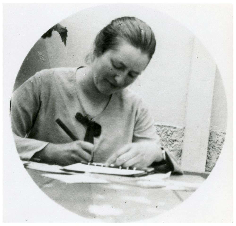Hilma Berglund writing in her diary
