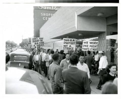 Labor protest at the Gambles Shopping Center, St. Cloud, Minnesota