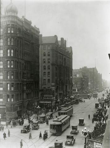 Hennepin Avenue at 6th Street with streetcars, Minneapolis, Minnesota