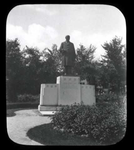 Statue of Dr. W. W. Mayo