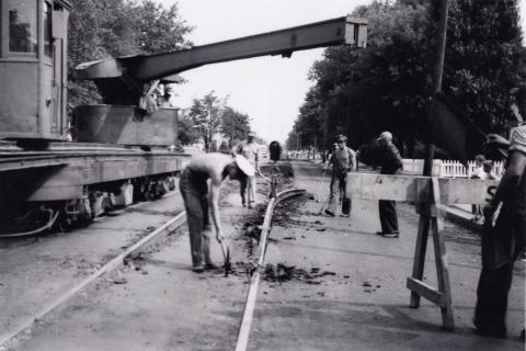 Removing streetcar tracks from Maryland Avenue, St. Paul, Minnesota
