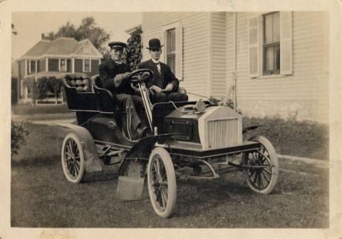 Frank Fey and Stuart Sumner in Car No. 3 in Northfield, 1903