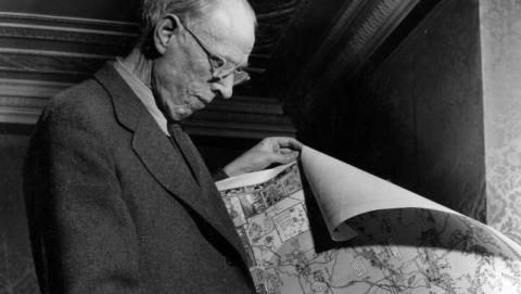 Sinclair Lewis examining a map of the Duluth area