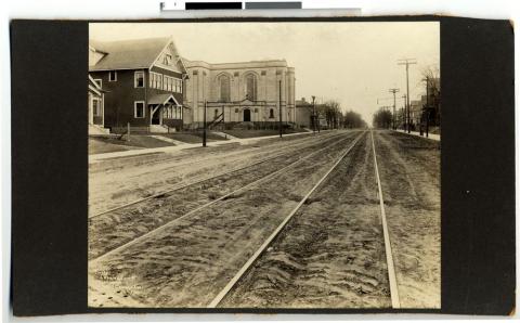 Streetcar track construction, Chicago Avenue, Minneapolis, 1916