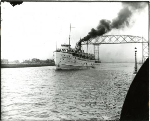 Aerial Bridge: Passenger Vessel North American Outbound, Duluth, Minnesota